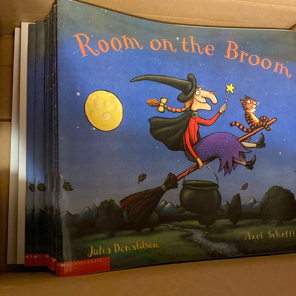 New Scholastic Class Set Room on the Broom Books Julia Donaldson Axel Scheffler